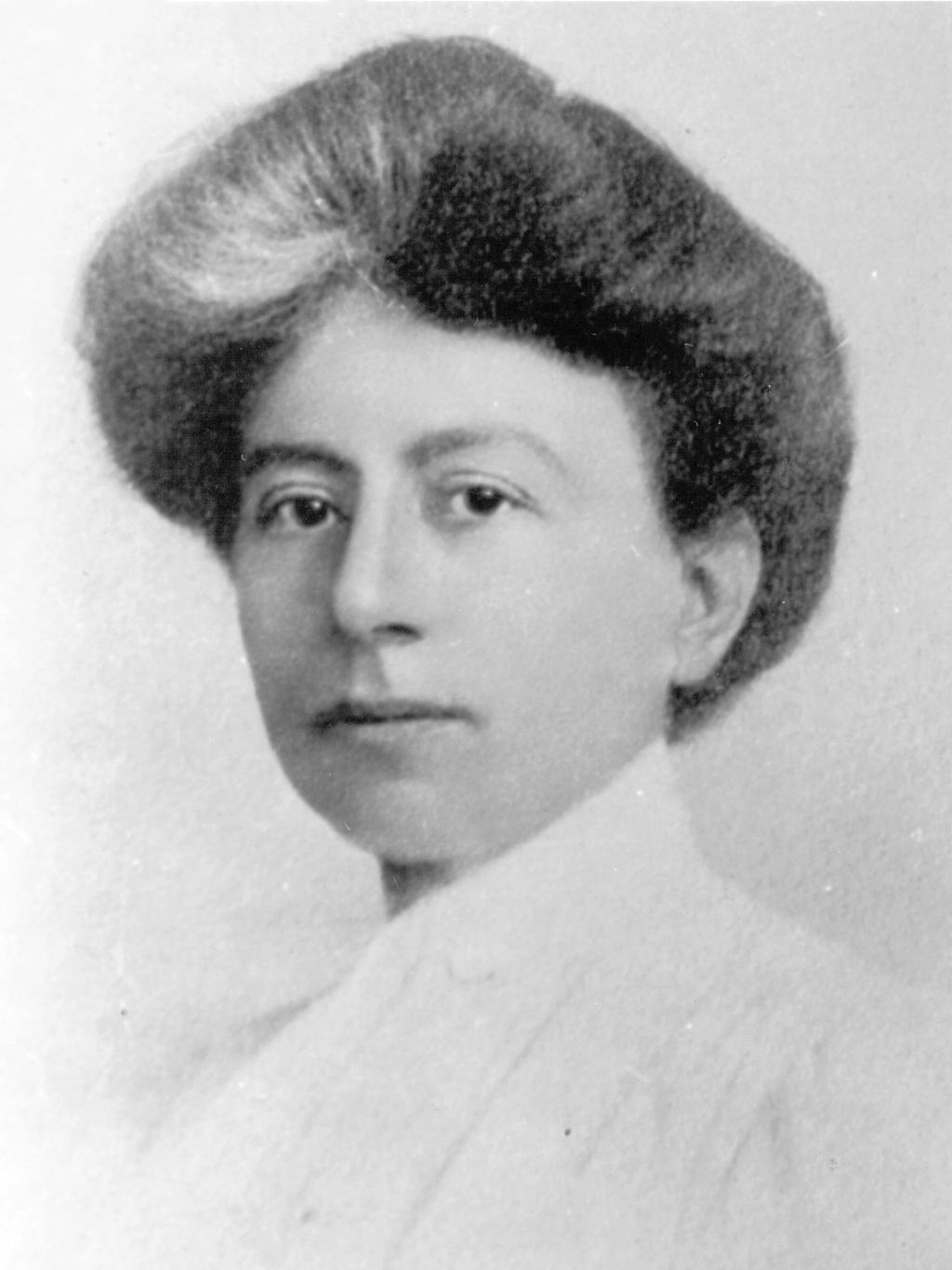 Portrait of Margaret Washburn. She is a white woman with dark eyes, wearing a formal white shirt.